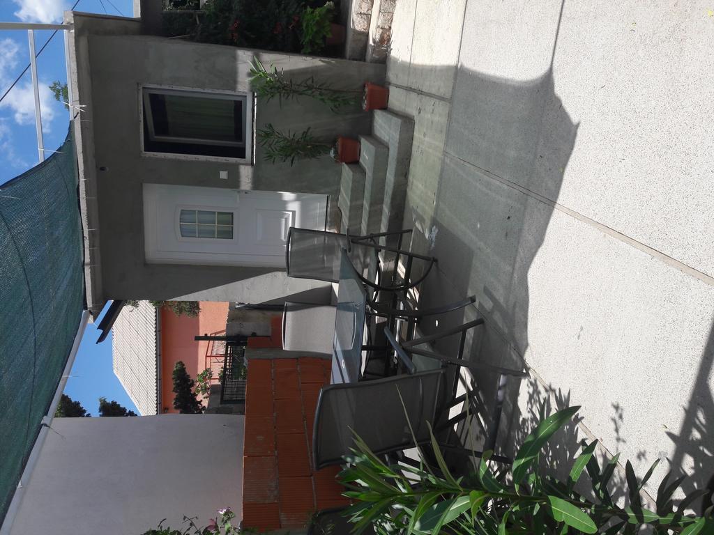 Apartments Mara Bela Karlobag Dış mekan fotoğraf